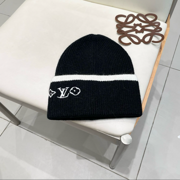 LVT: BLACK HEADLINE BEANIE