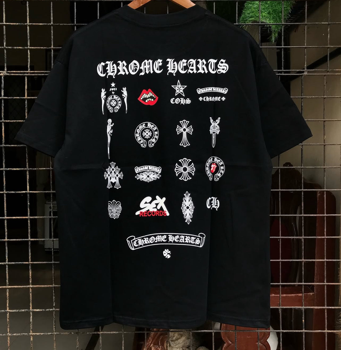 CH: MULTI-LOGO BLACK T-SHIRT